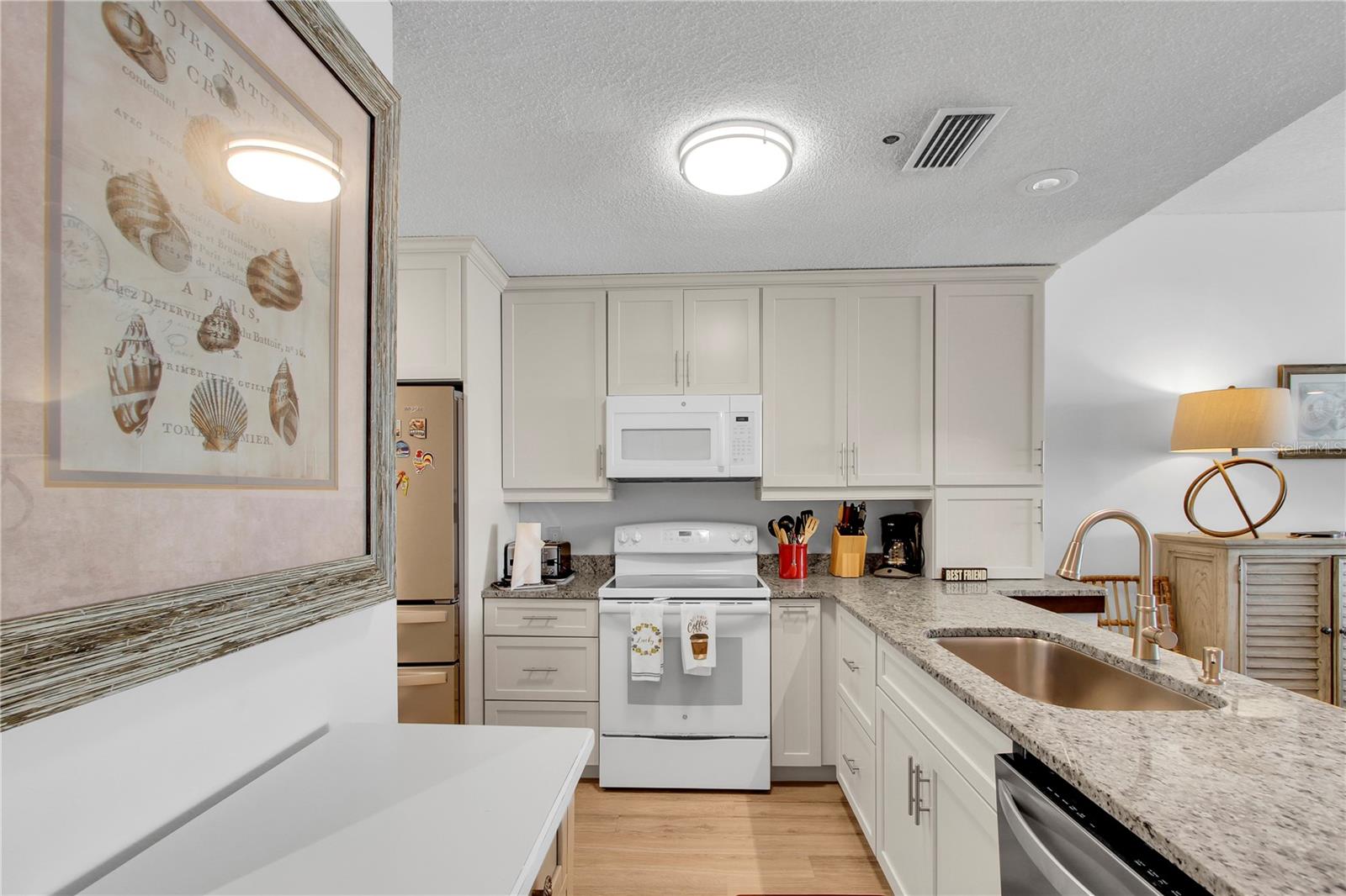 Image 16 of 66 For 615 Dream Island Road 202