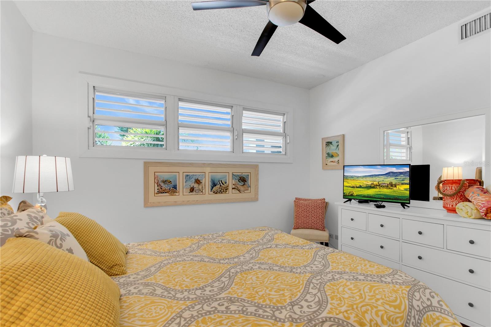 Image 20 of 66 For 615 Dream Island Road 202