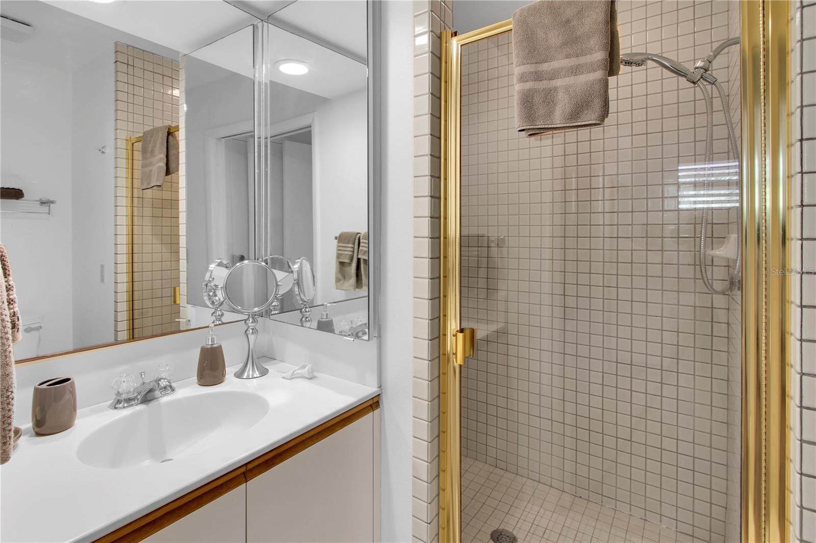 Image 21 of 66 For 615 Dream Island Road 202