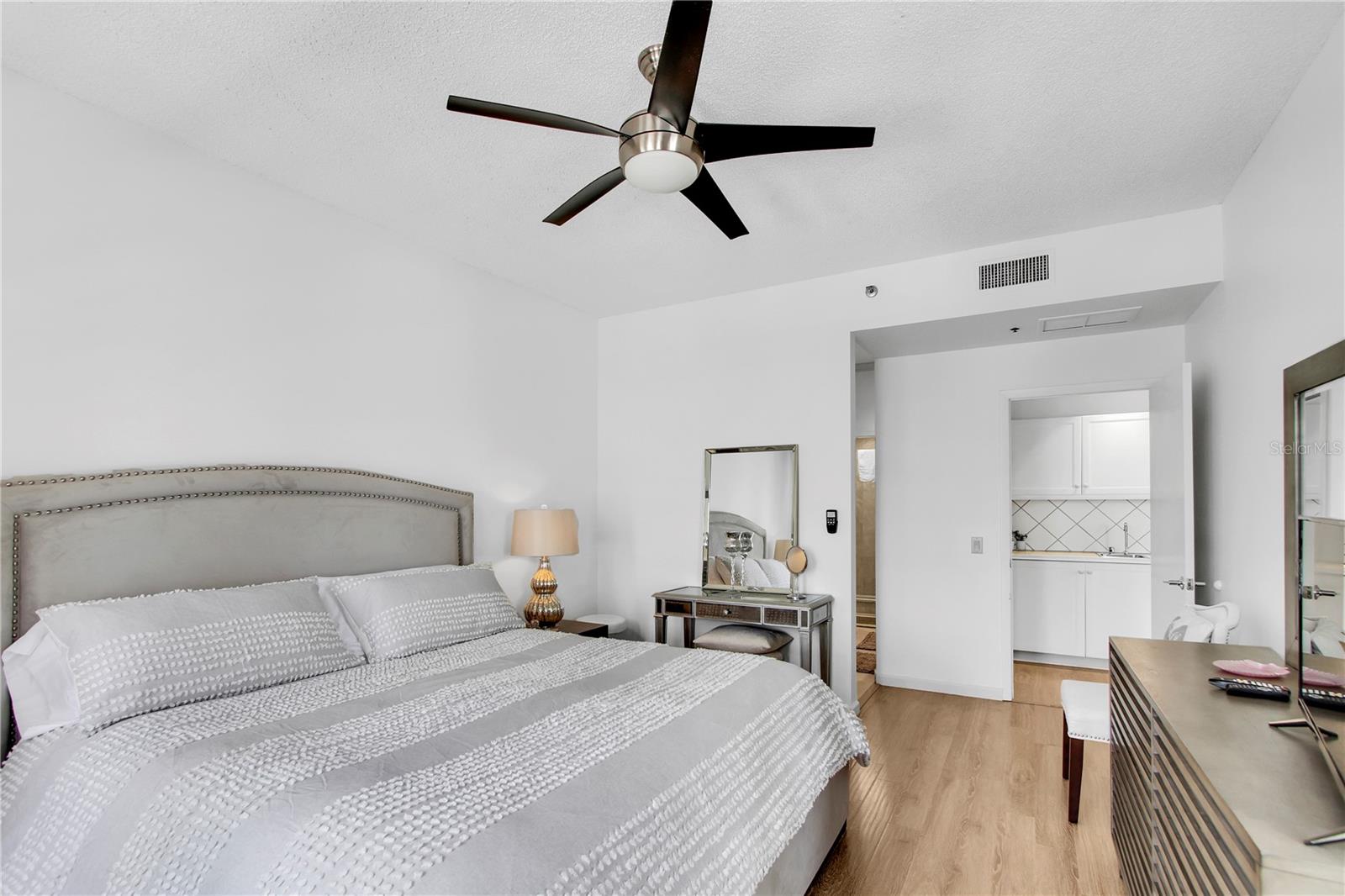 Image 8 of 66 For 615 Dream Island Road 202