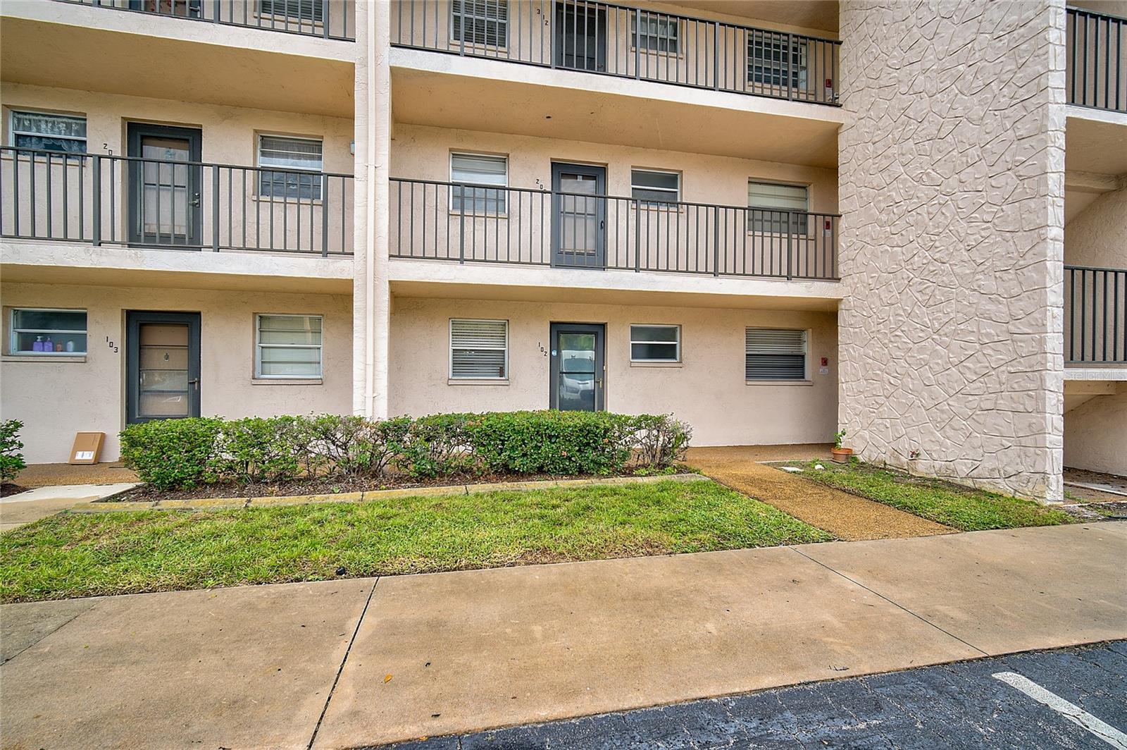 Image 4 of 33 For 102 Capri Isles Boulevard 102