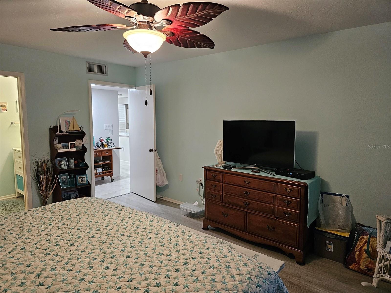 Image 19 of 41 For 409 Palm Tree Drive 409