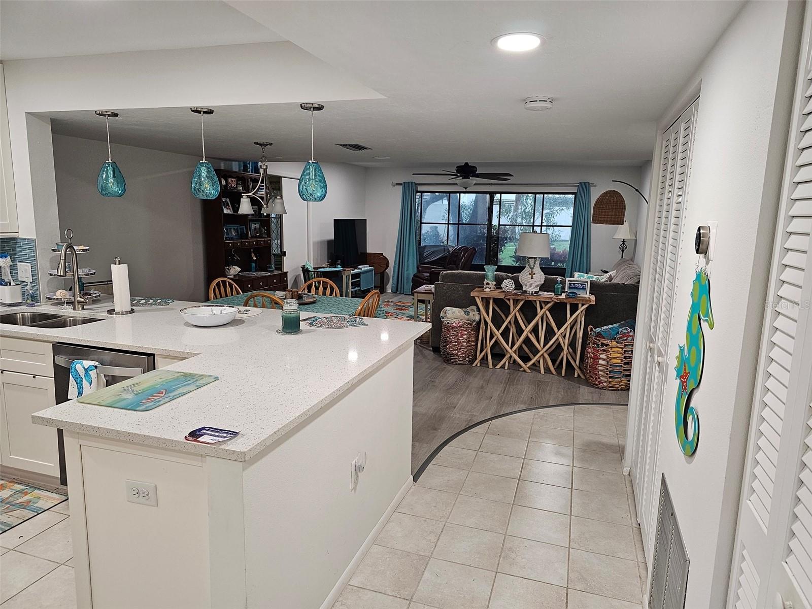 Image 5 of 41 For 409 Palm Tree Drive 409