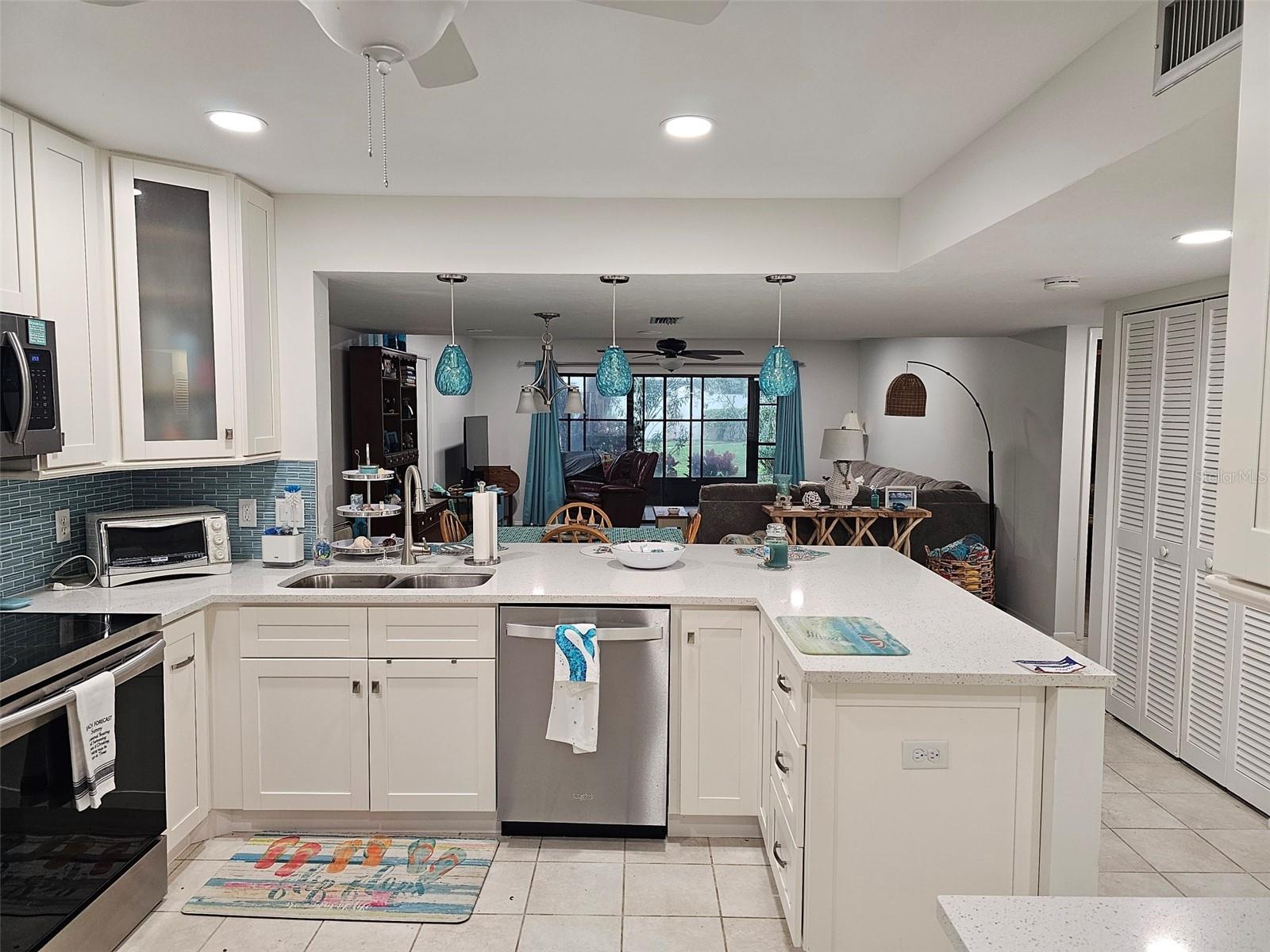 Image 8 of 41 For 409 Palm Tree Drive 409