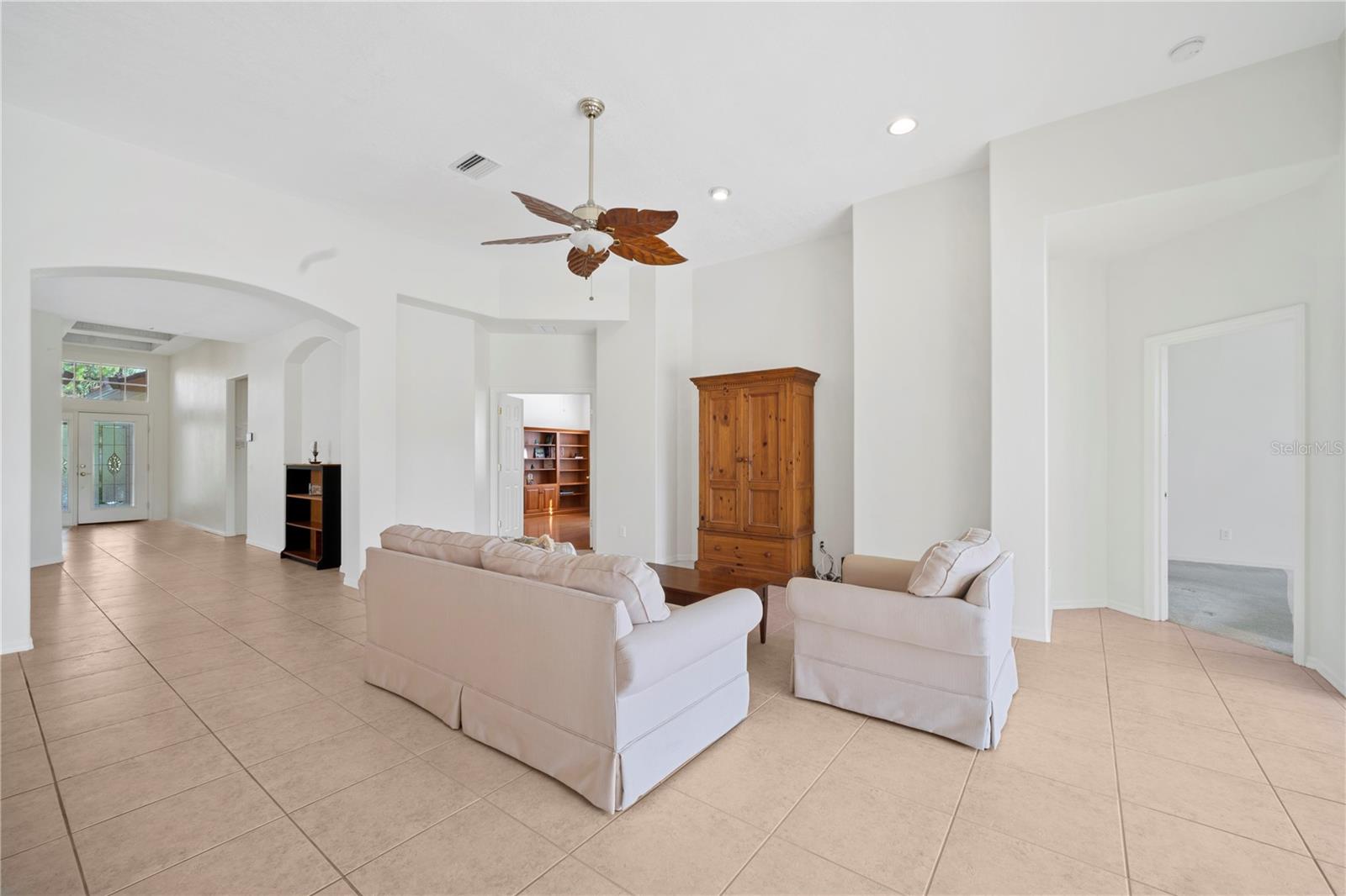 Listing photo id 20 for 5301 Laurel Oak Court