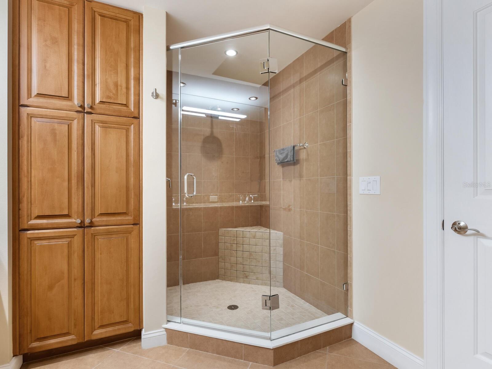 Listing photo id 23 for 1660 Summerhouse Lane 701