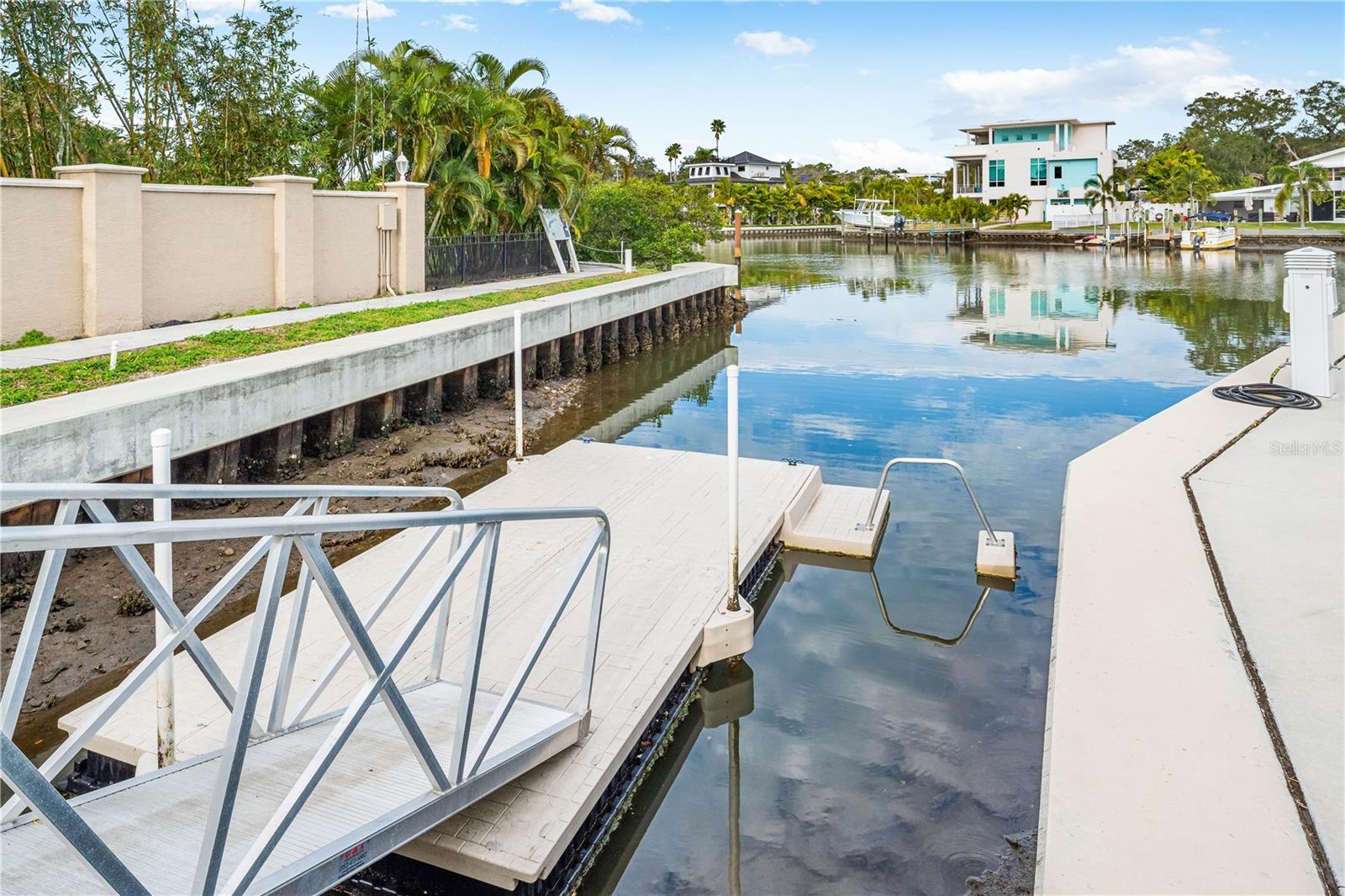 Listing photo id 37 for 1709 Tamiami Trail 403