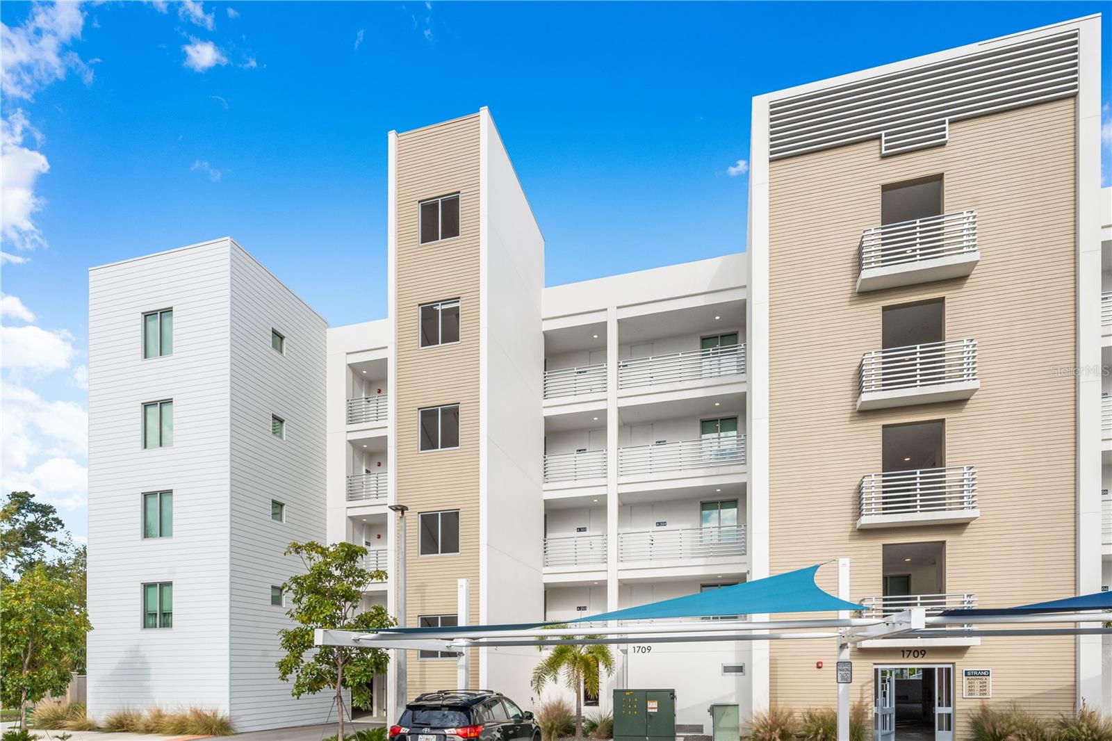 Listing photo id 2 for 1709 Tamiami Trail 403