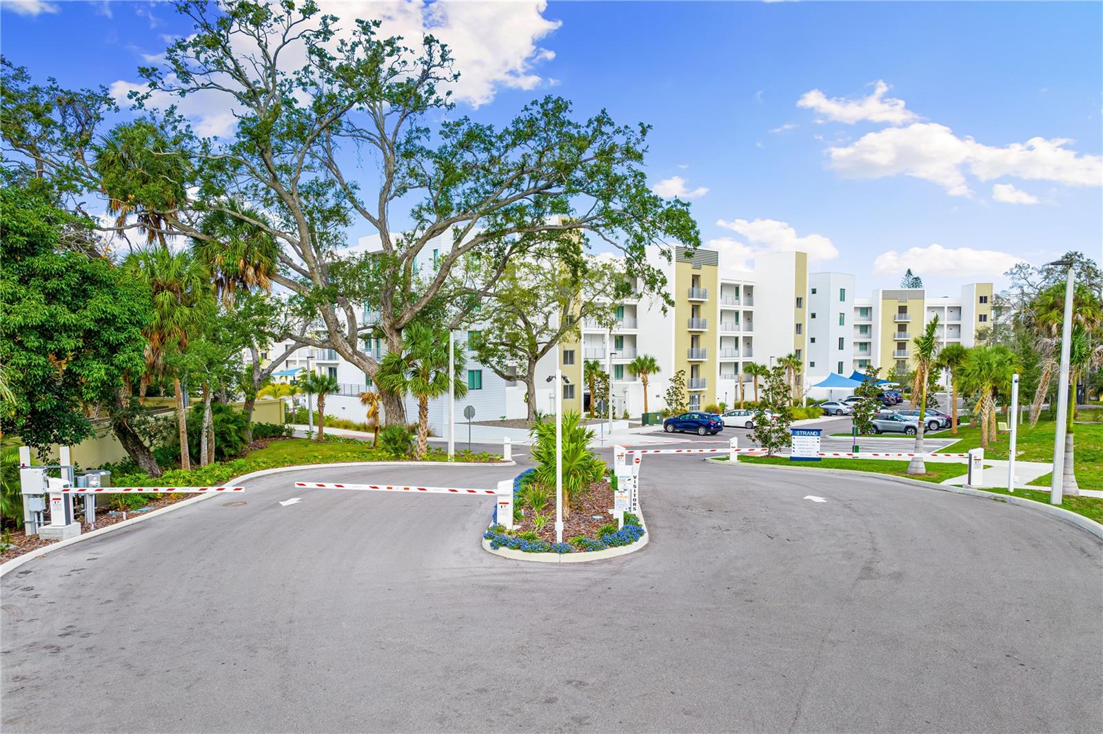 Listing photo id 50 for 1709 Tamiami Trail 403