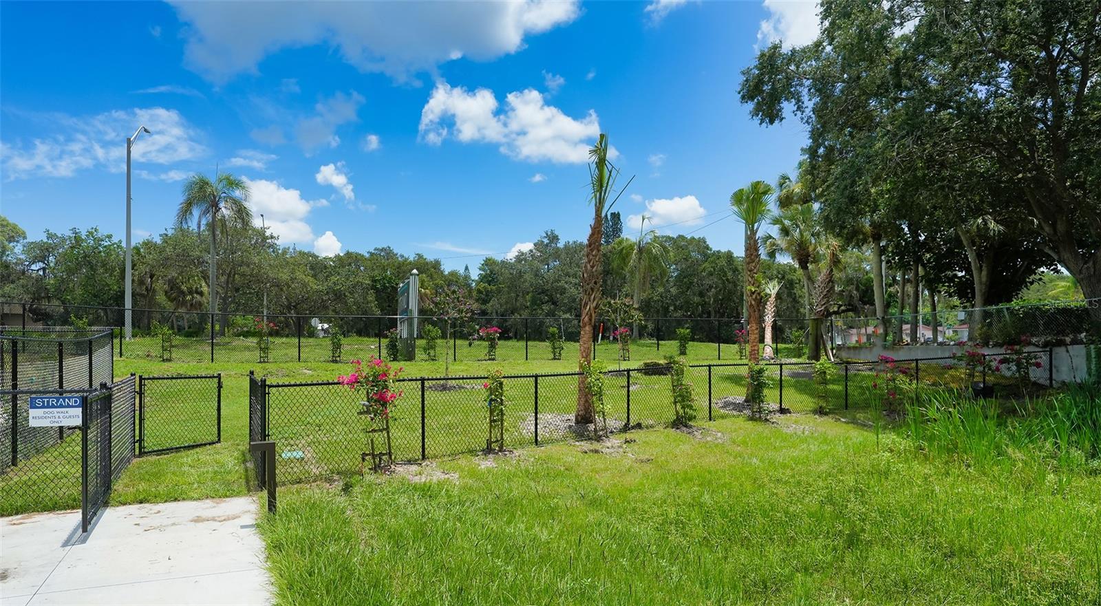 Listing photo id 27 for 1709 Tamiami Trail 502a