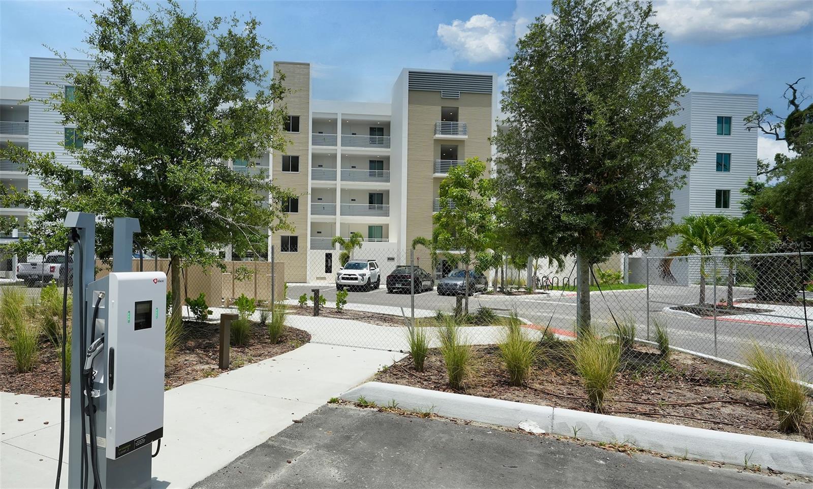 Listing photo id 28 for 1709 Tamiami Trail 502a