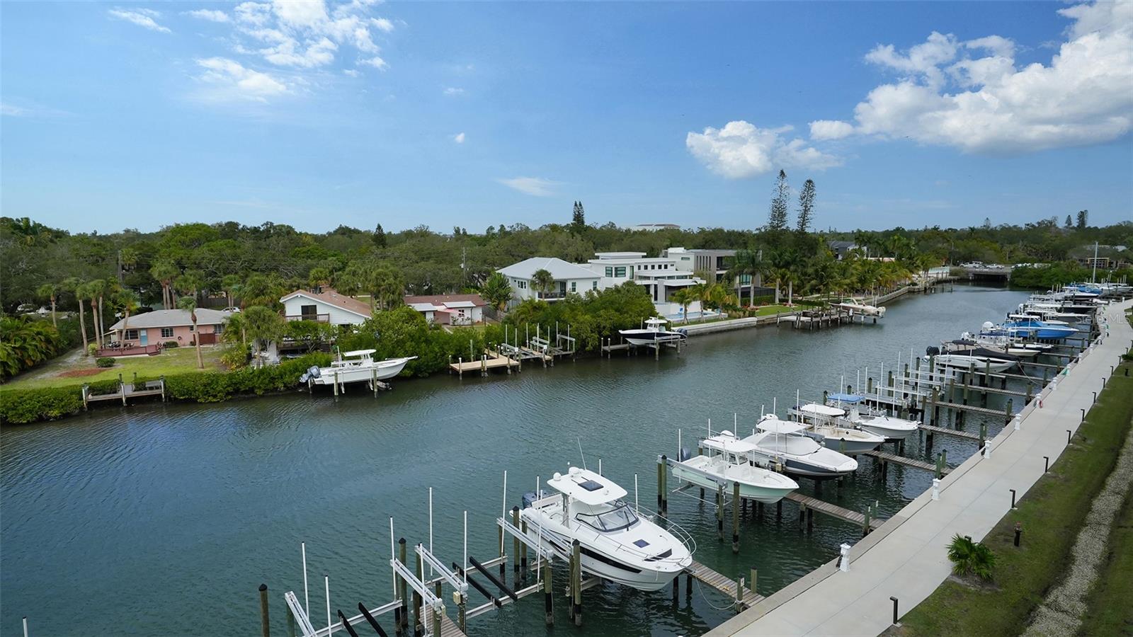 Listing photo id 31 for 1709 Tamiami Trail 502a