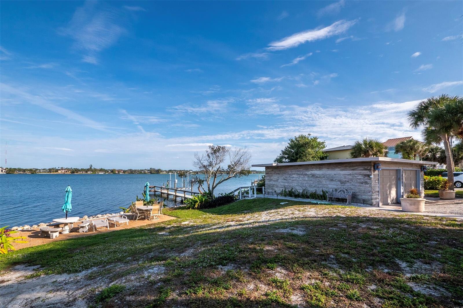 Listing photo id 35 for 1620 Casey Key Road