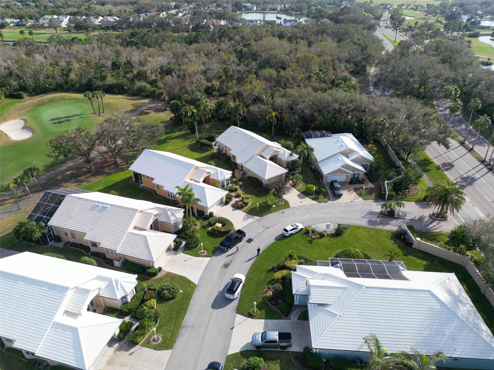 Image 34 of 37 For 326 Saint George Court 14