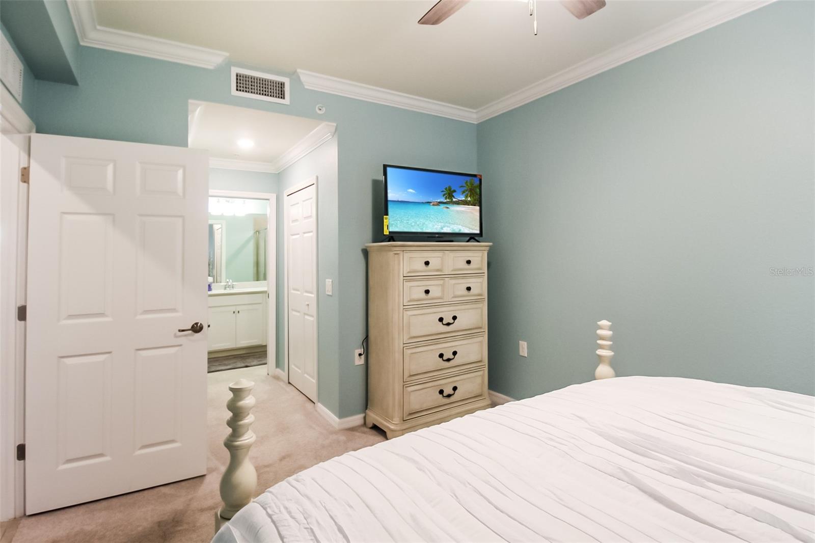 Image 10 of 40 For 17810 Gawthrop Drive 207