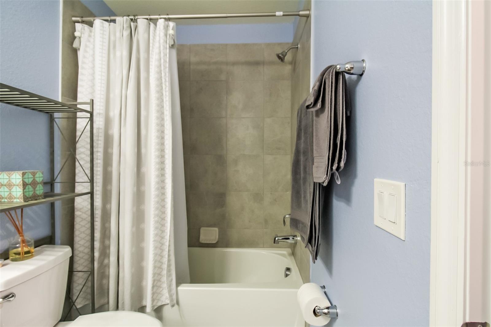 Image 22 of 40 For 17810 Gawthrop Drive 207
