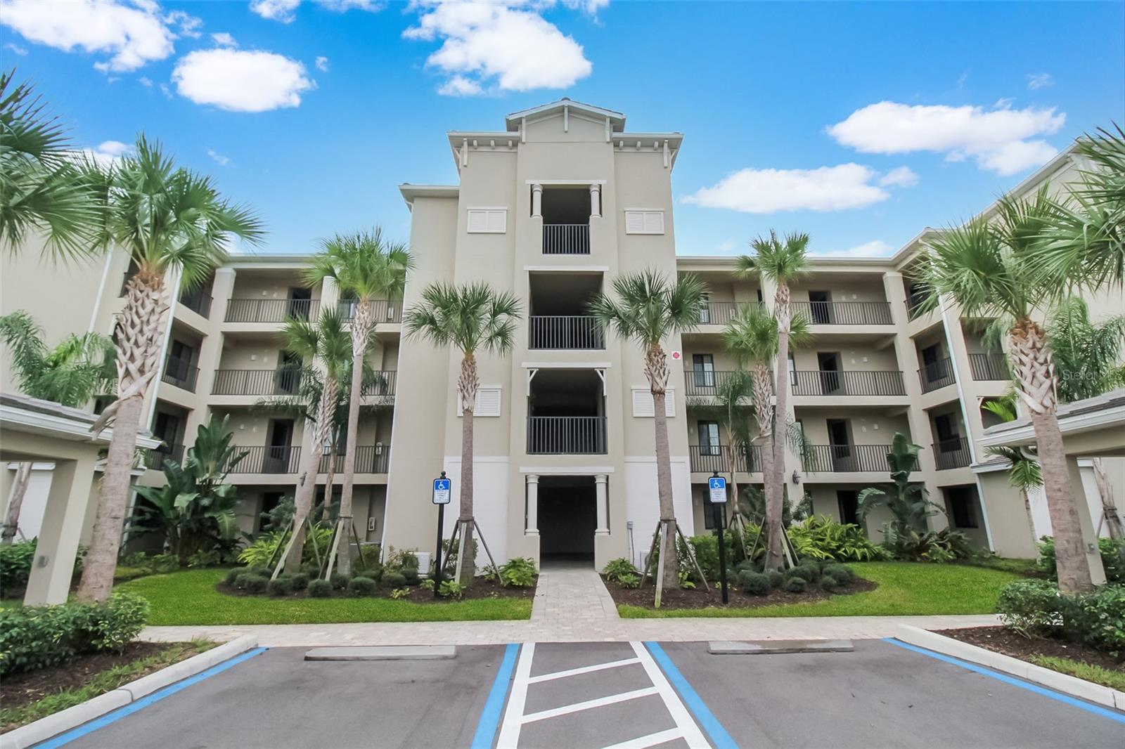 Image 4 of 40 For 17810 Gawthrop Drive 207