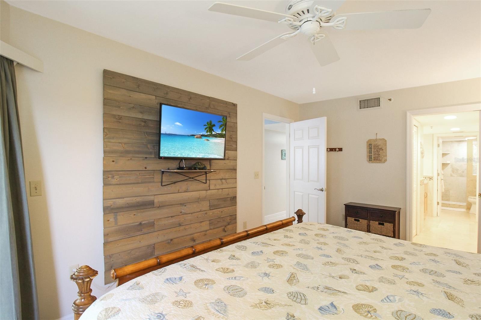 Image 23 of 33 For 1364 Siesta Bayside Drive 1364-c