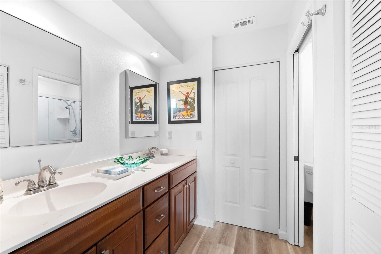 Listing photo id 27 for 515 Leffingwell Avenue 214