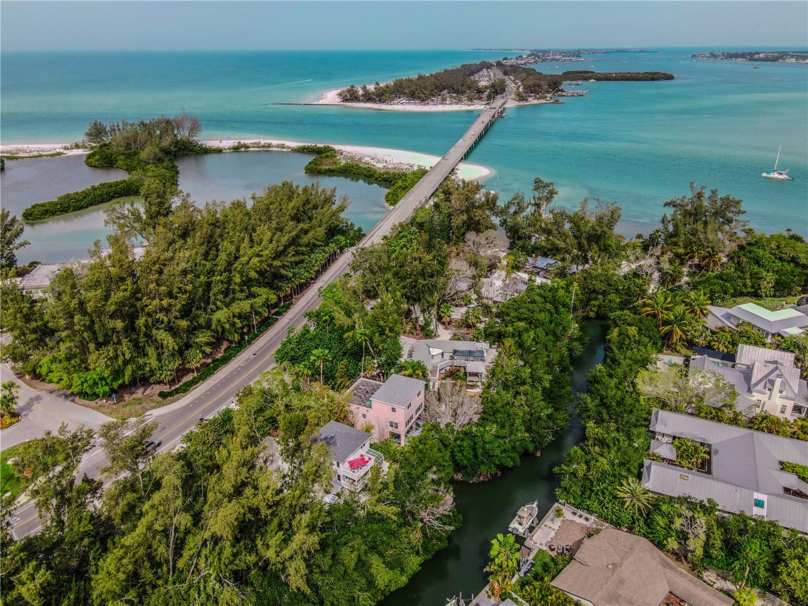 Listing photo id 3 for 7160 Gulf Of Mexico Drive