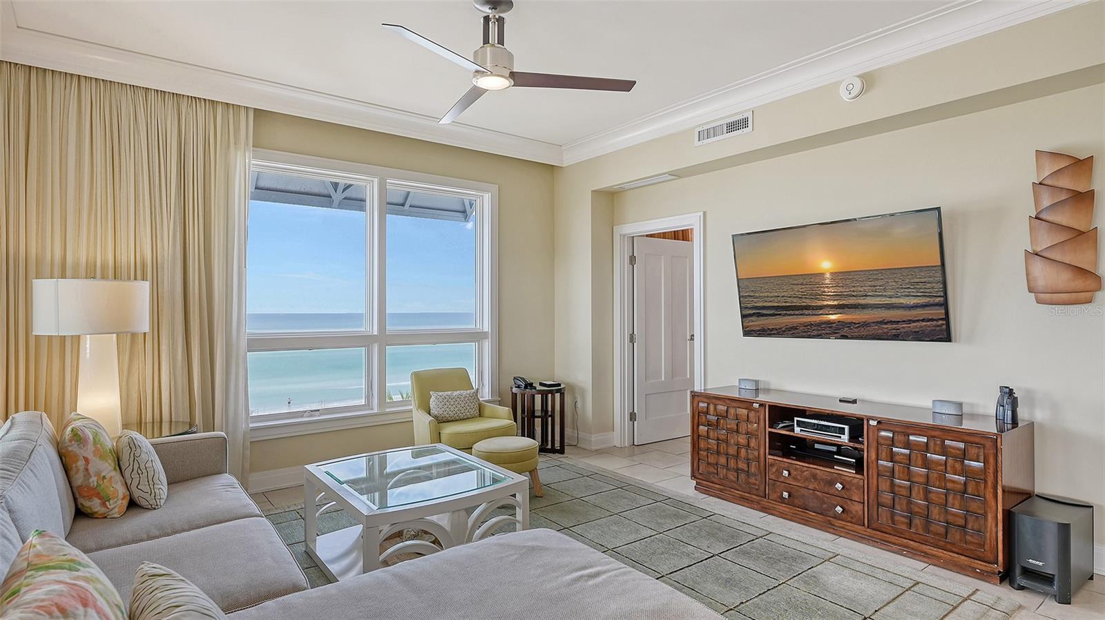 Listing photo id 4 for 915 Seaside Drive 601