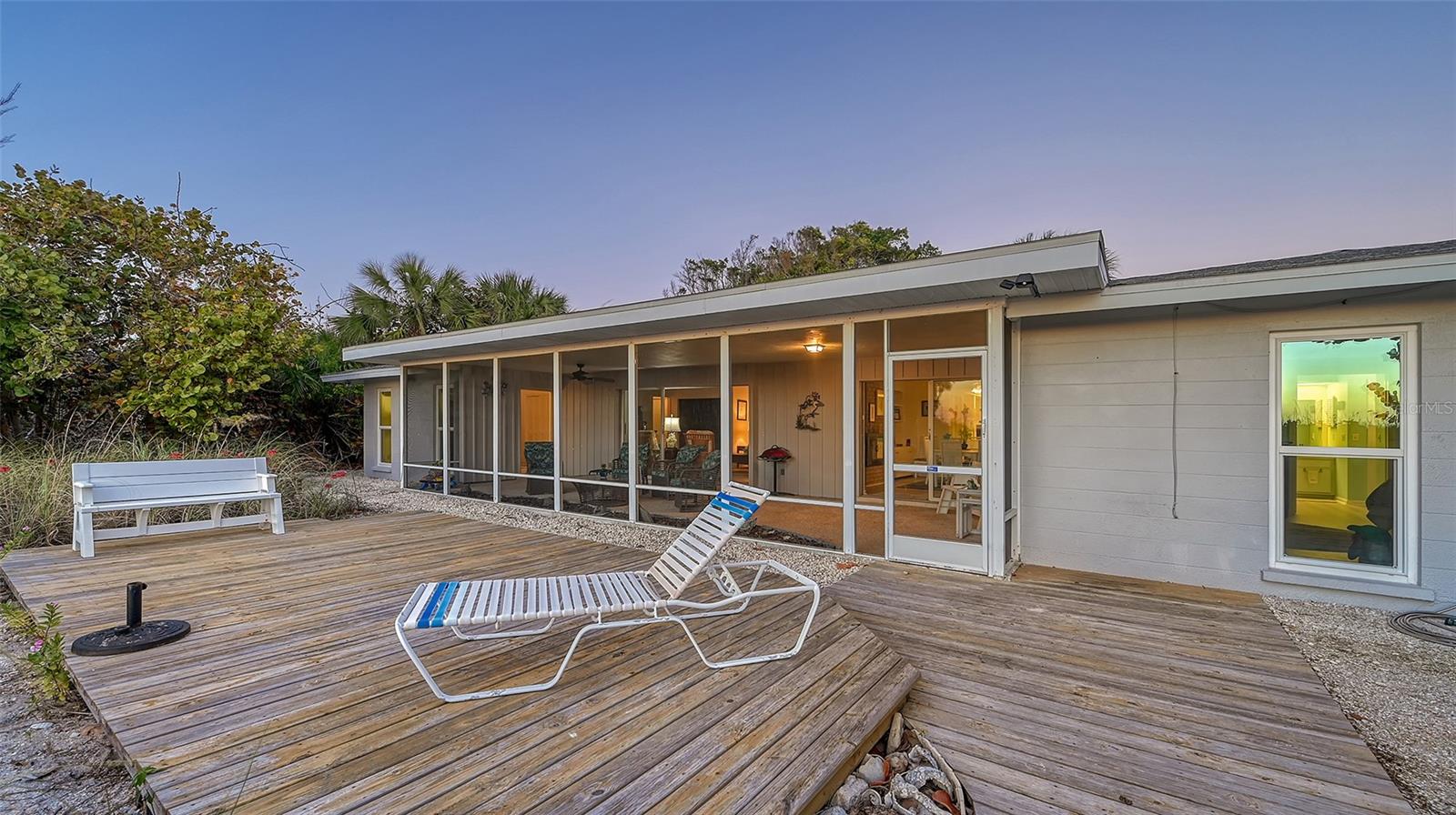 Listing photo id 54 for 406 Casey Key Road