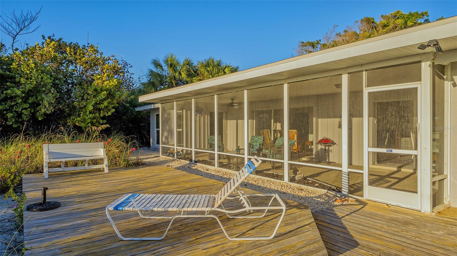 Listing photo id 82 for 406 Casey Key Road