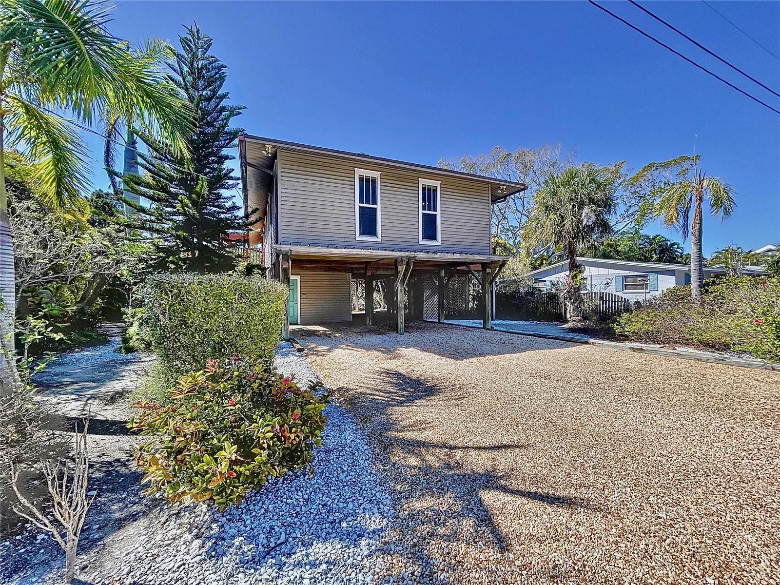 Listing photo id 10 for 107 Los Cedros Drive