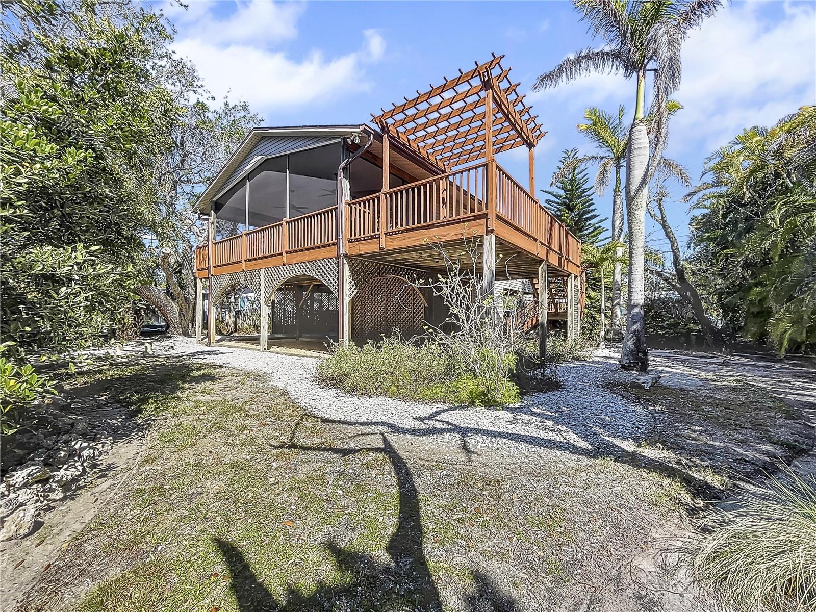 Listing photo id 68 for 107 Los Cedros Drive