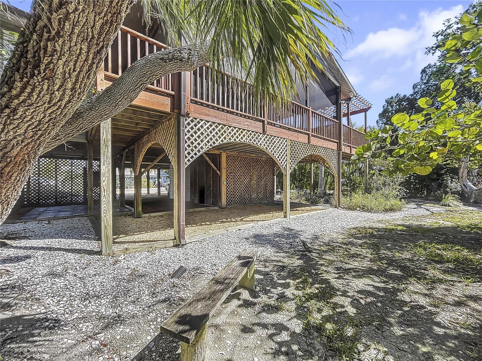 Listing photo id 71 for 107 Los Cedros Drive