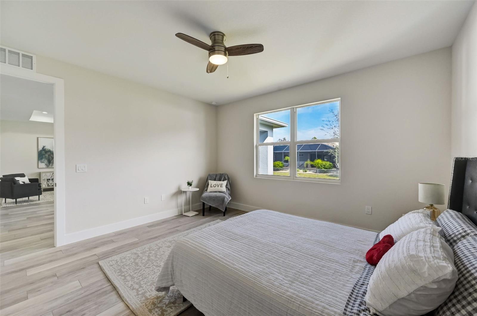 Listing photo id 26 for 2258 Margaret Lane