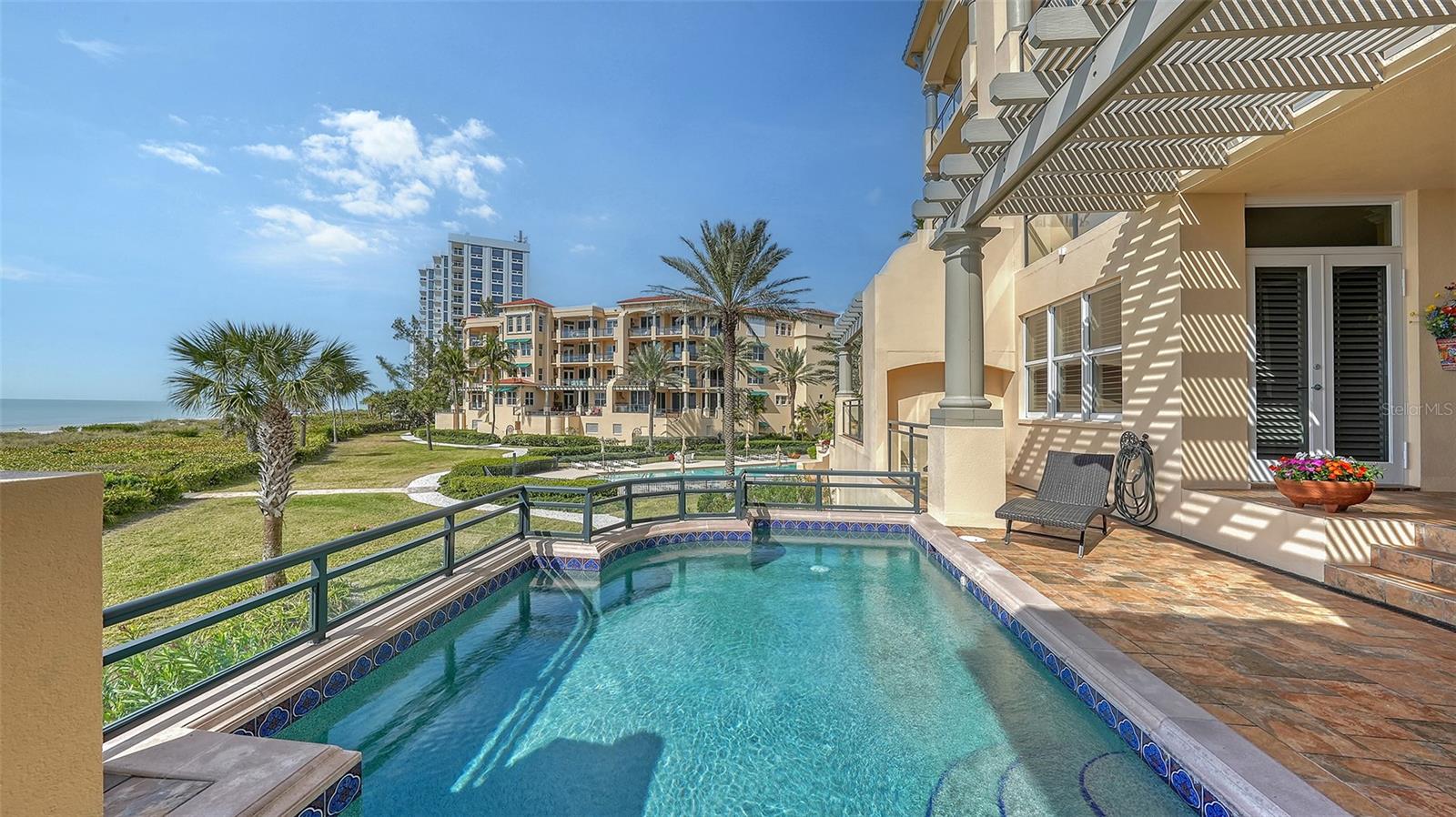 Listing photo id 5 for 2333 Gulf Of Mexico Drive 1b1