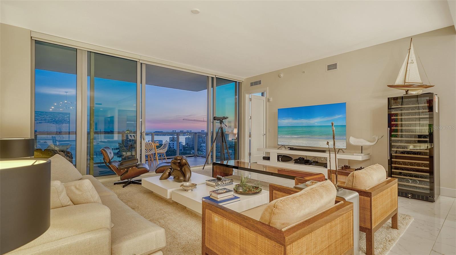 Listing photo id 10 for 1155 Gulfstream Avenue 1201