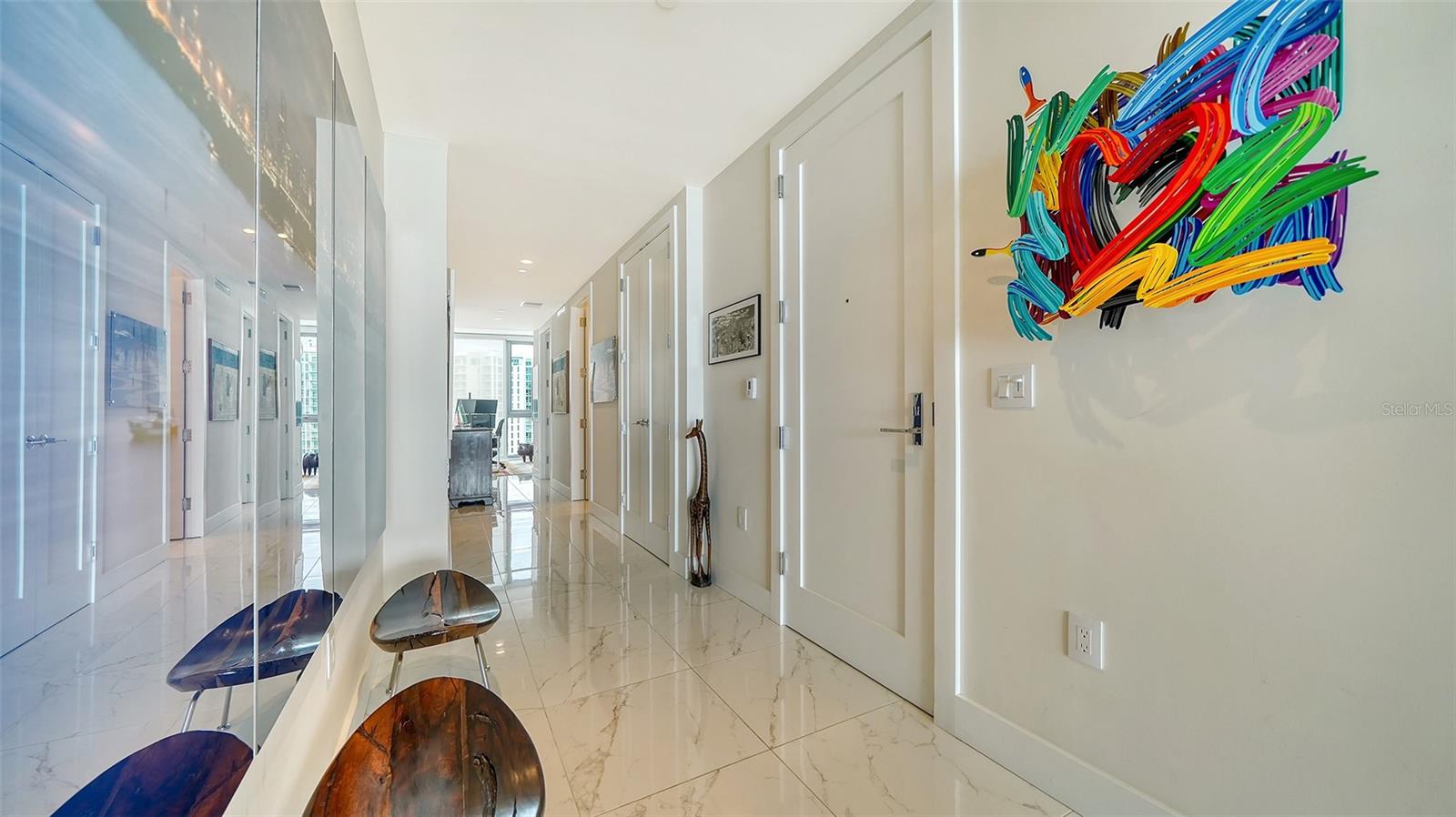 Listing photo id 13 for 1155 Gulfstream Avenue 1201