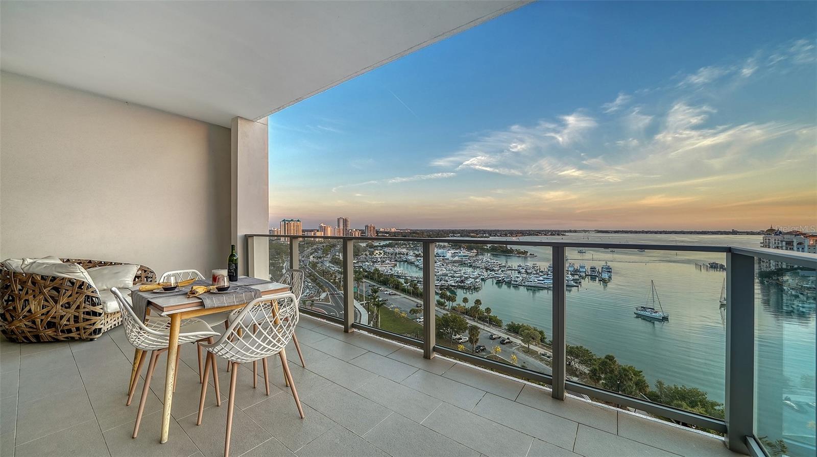 Listing photo id 14 for 1155 Gulfstream Avenue 1201