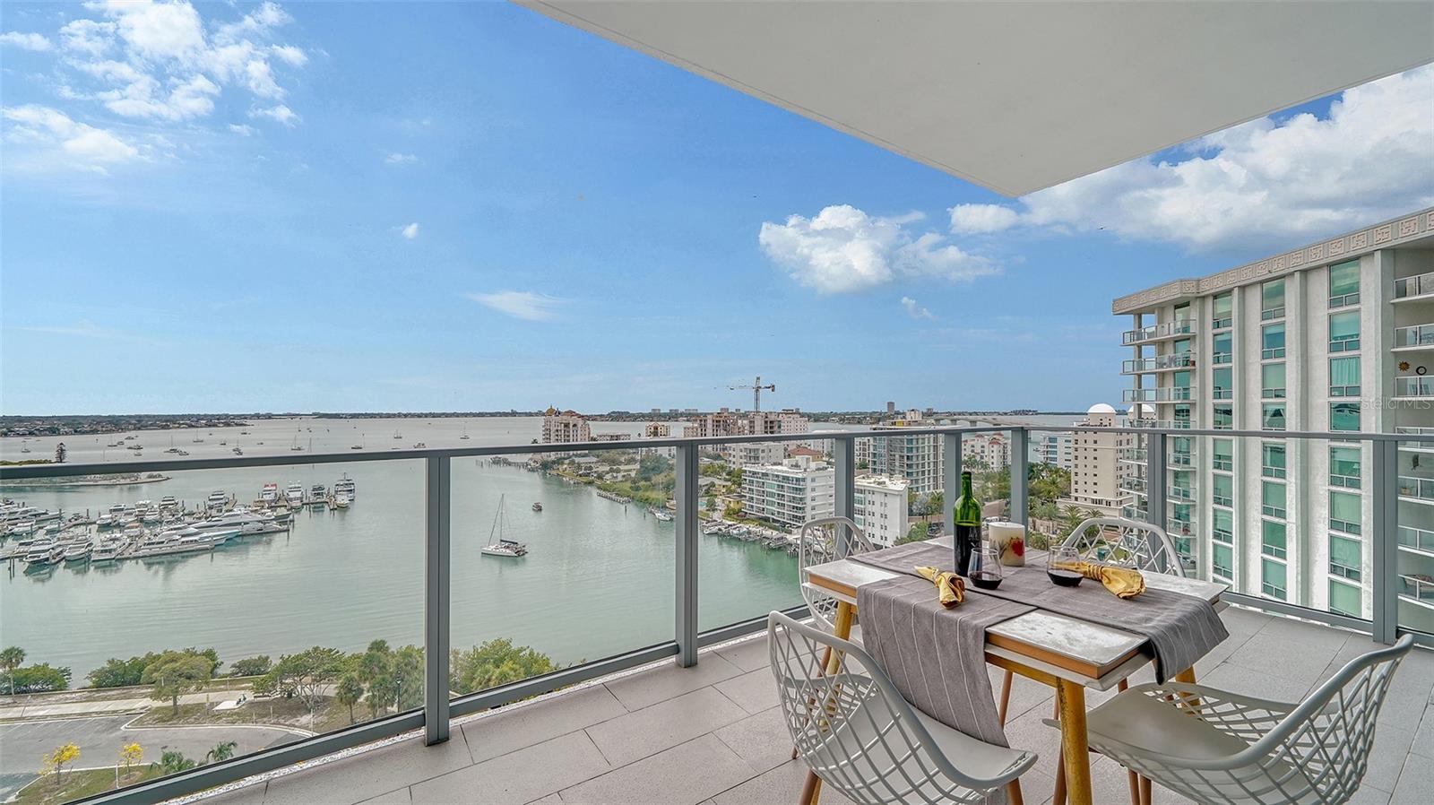 Listing photo id 15 for 1155 Gulfstream Avenue 1201