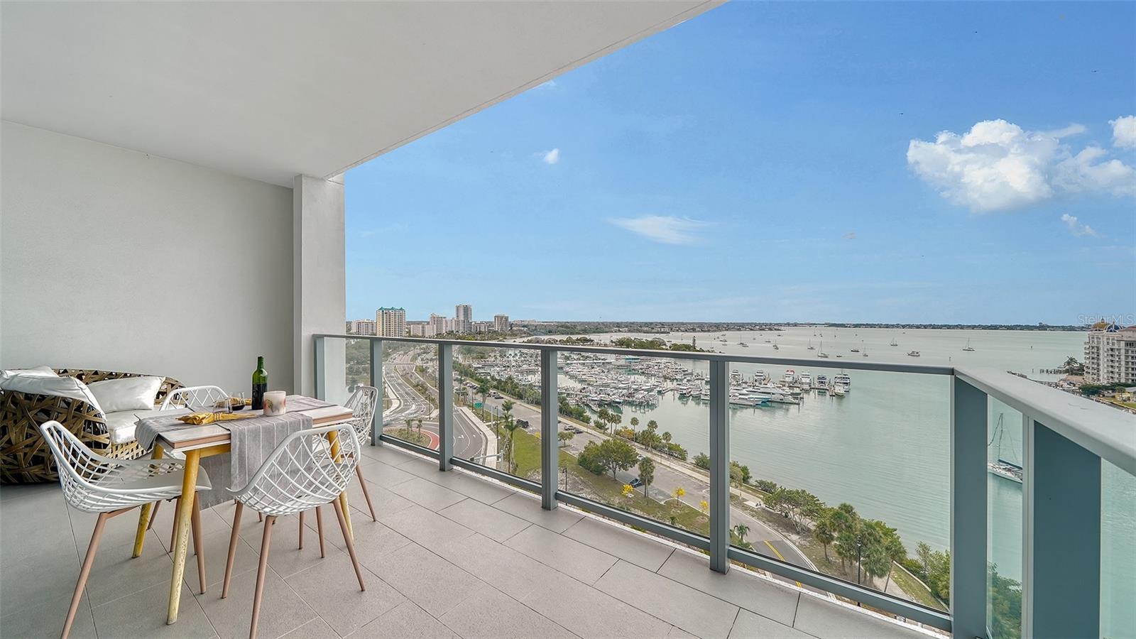 Listing photo id 16 for 1155 Gulfstream Avenue 1201