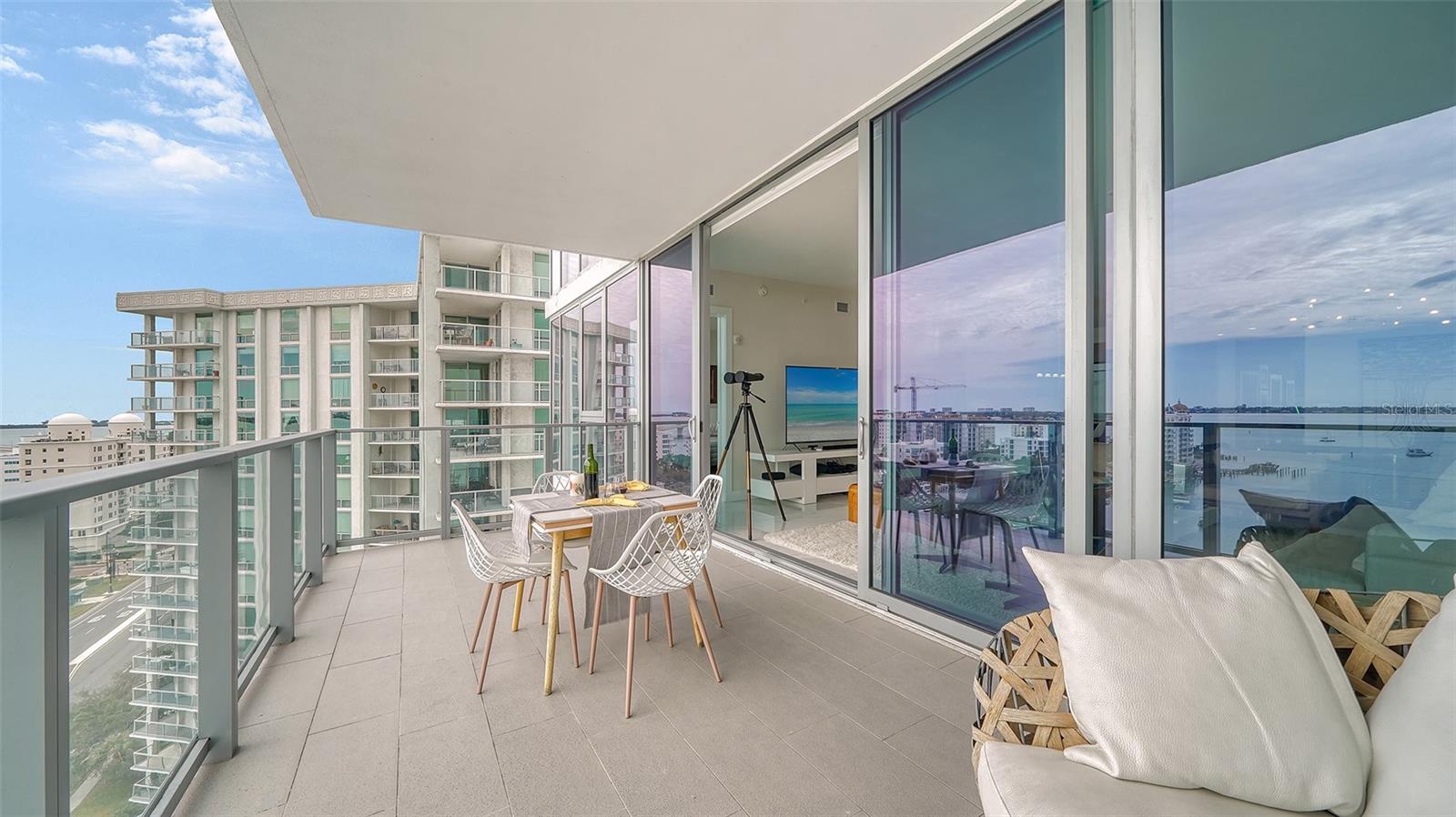 Listing photo id 17 for 1155 Gulfstream Avenue 1201