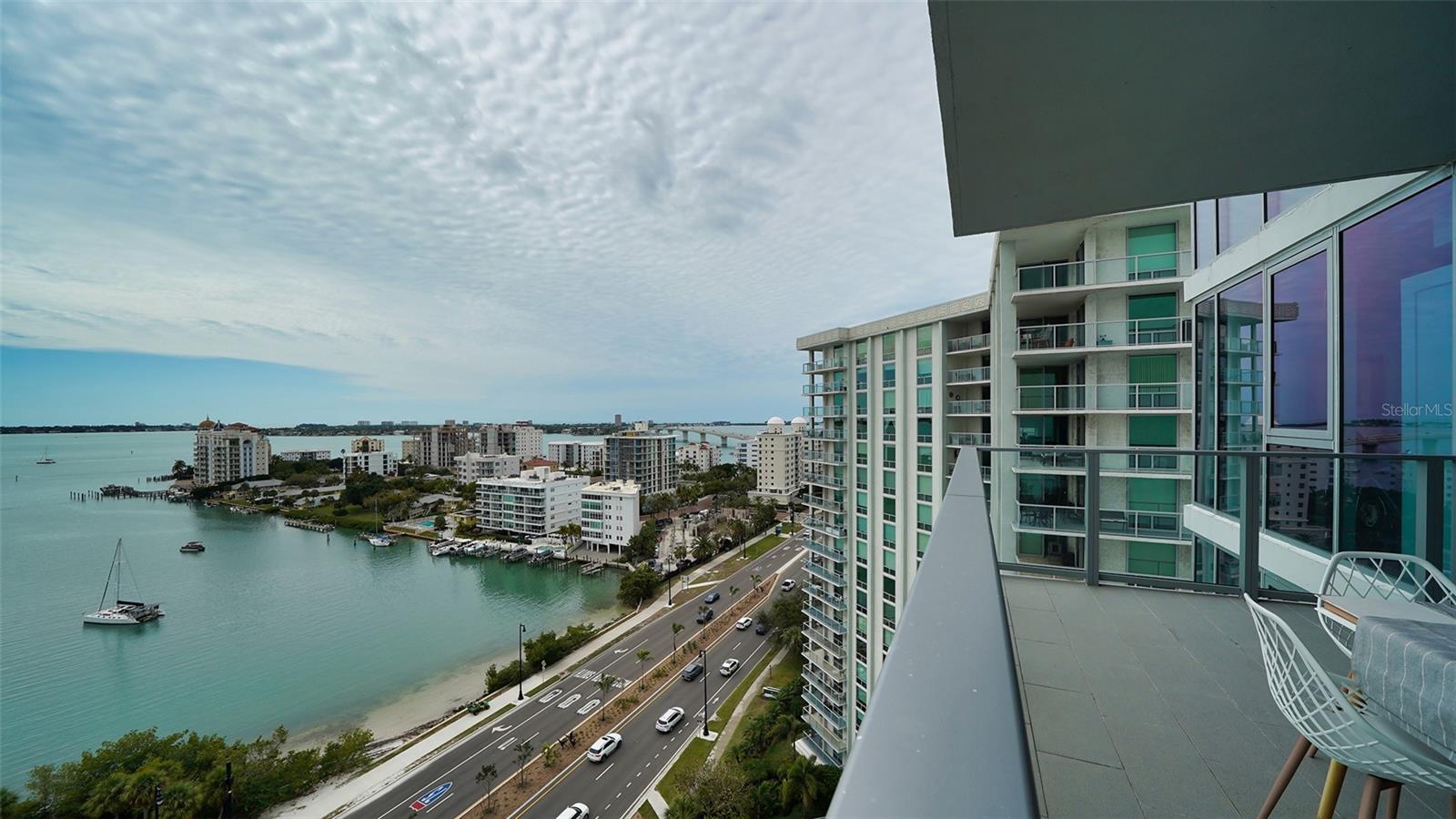 Listing photo id 19 for 1155 Gulfstream Avenue 1201