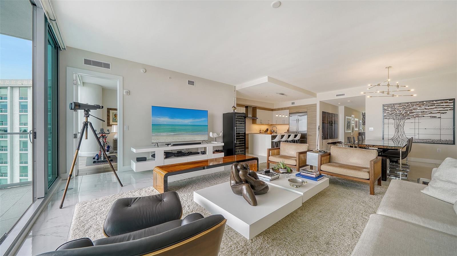 Listing photo id 25 for 1155 Gulfstream Avenue 1201