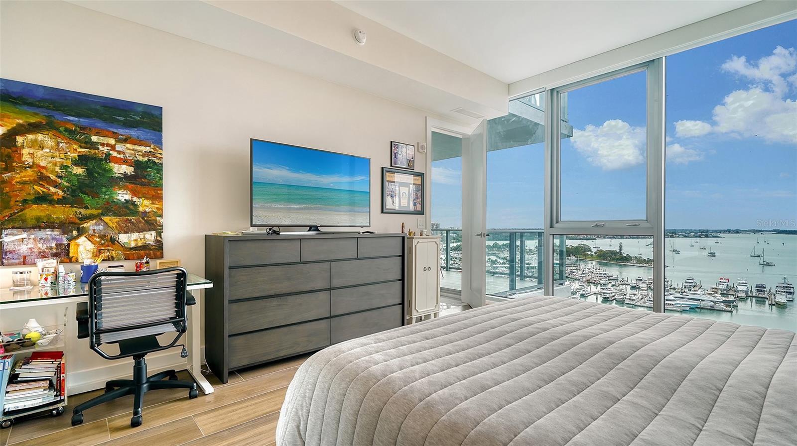 Listing photo id 35 for 1155 Gulfstream Avenue 1201