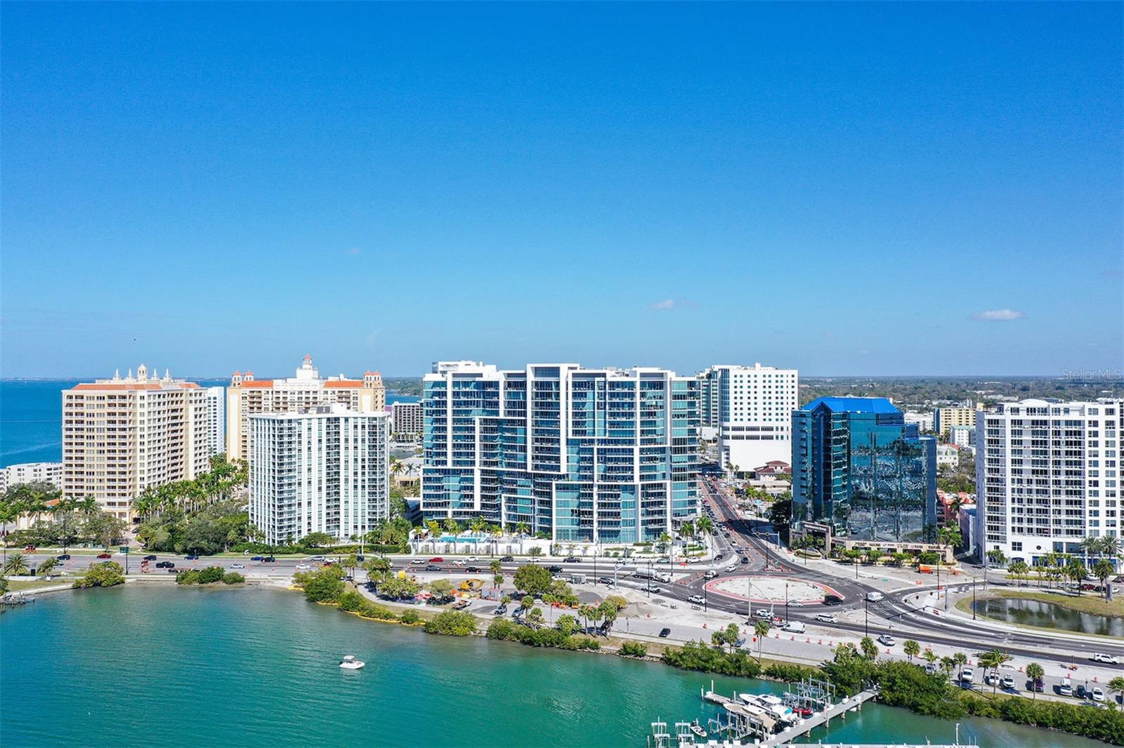 Listing photo id 2 for 1155 Gulfstream Avenue 1201