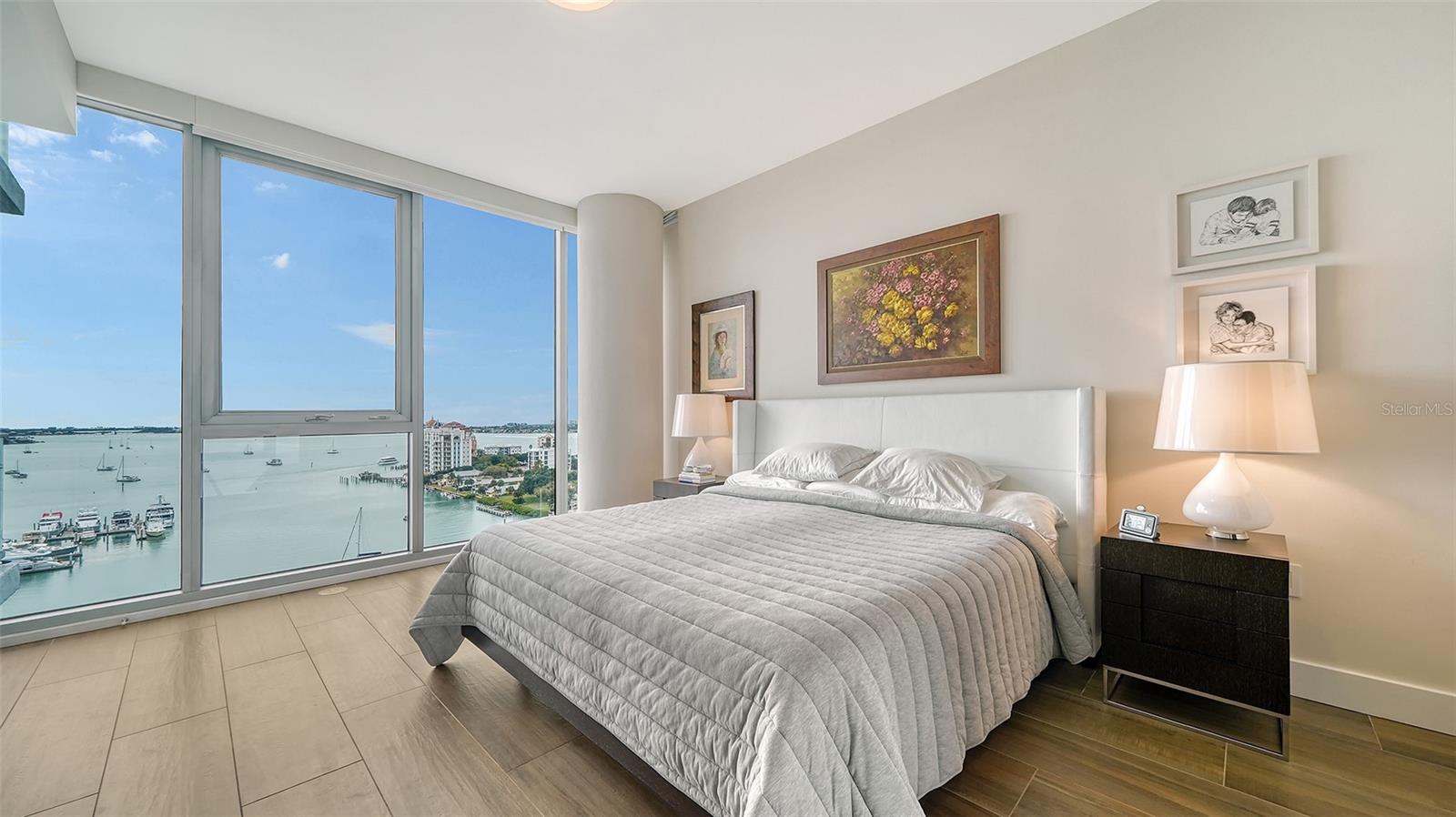 Listing photo id 38 for 1155 Gulfstream Avenue 1201