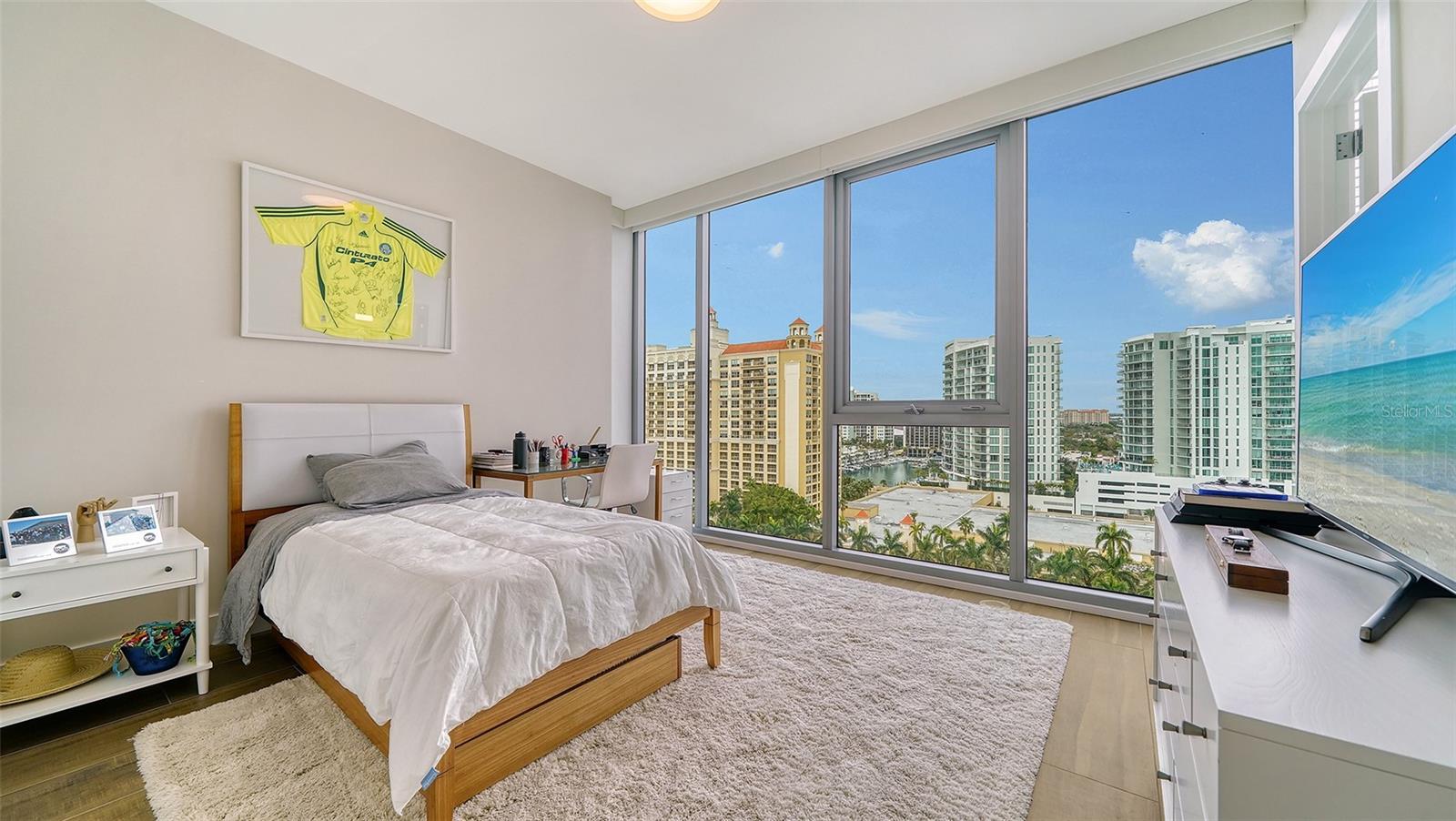 Listing photo id 46 for 1155 Gulfstream Avenue 1201