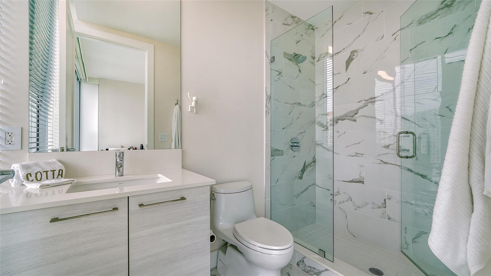 Listing photo id 50 for 1155 Gulfstream Avenue 1201