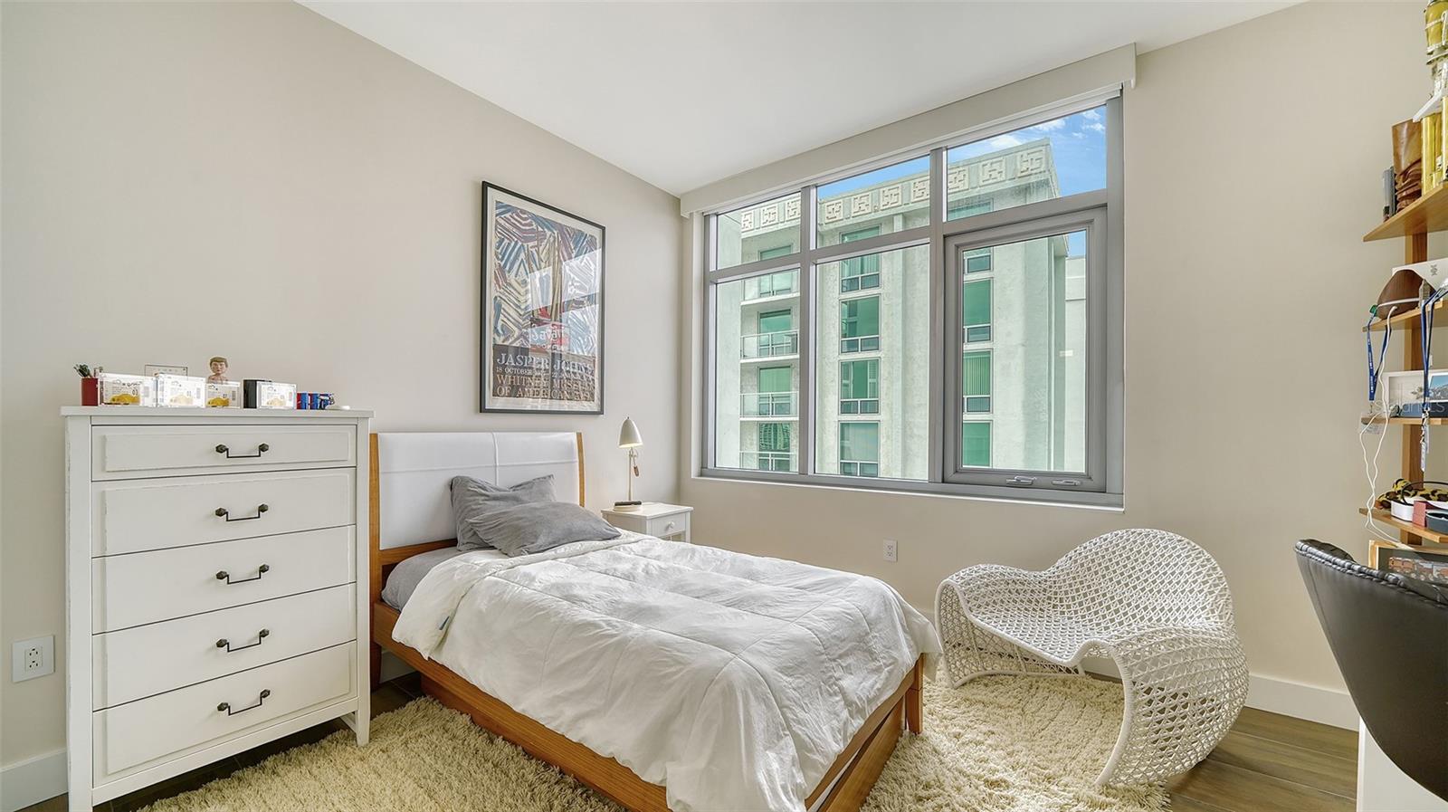 Listing photo id 51 for 1155 Gulfstream Avenue 1201