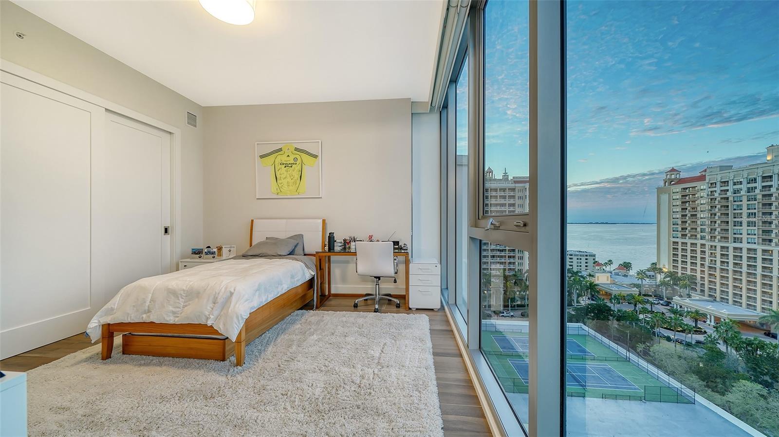 Listing photo id 57 for 1155 Gulfstream Avenue 1201