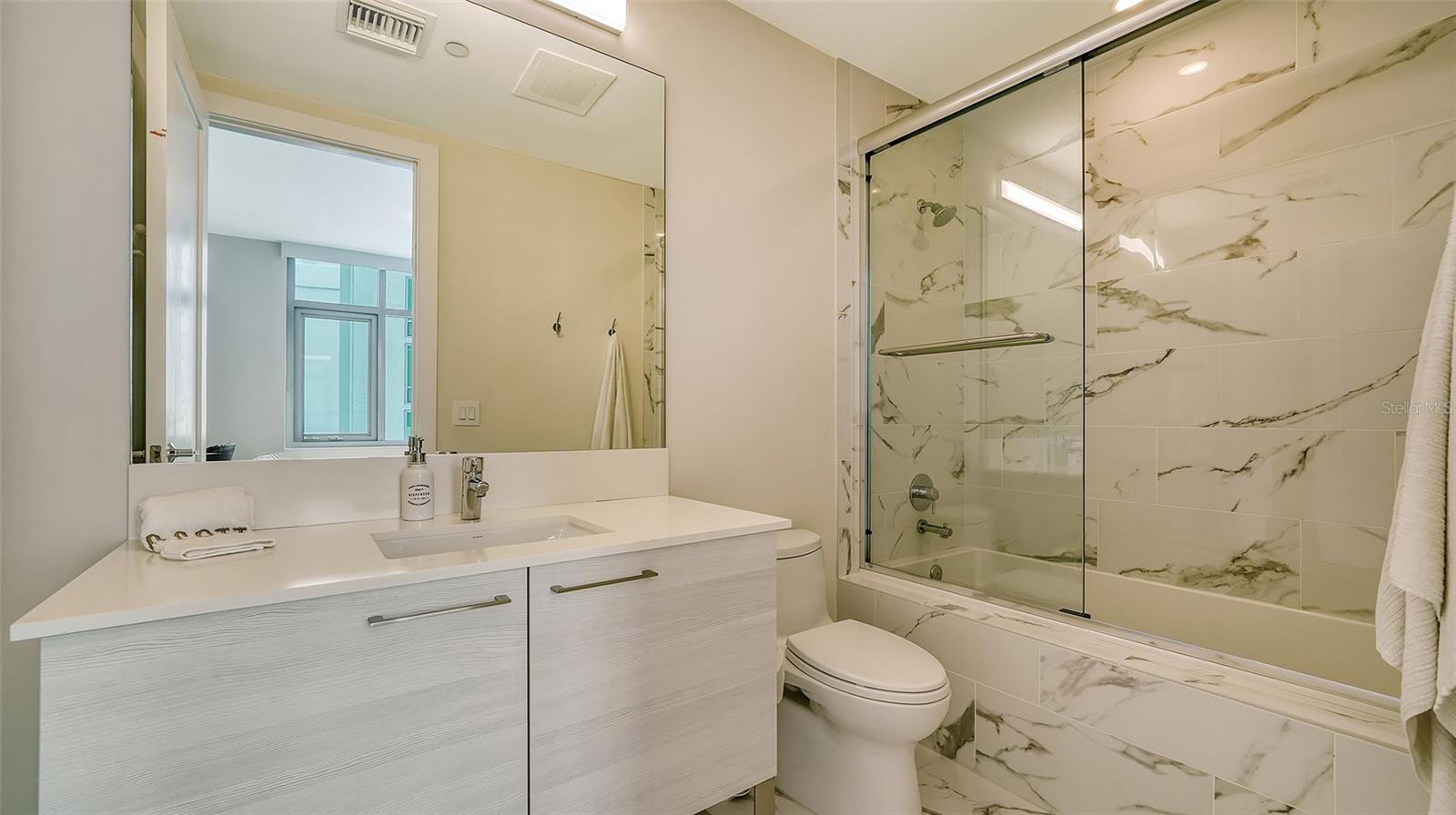 Listing photo id 59 for 1155 Gulfstream Avenue 1201