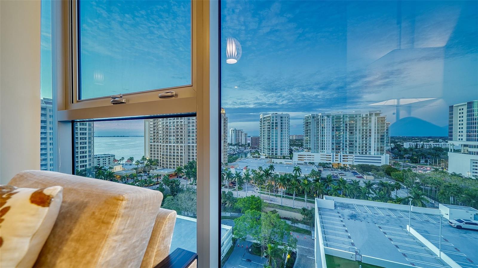 Listing photo id 64 for 1155 Gulfstream Avenue 1201