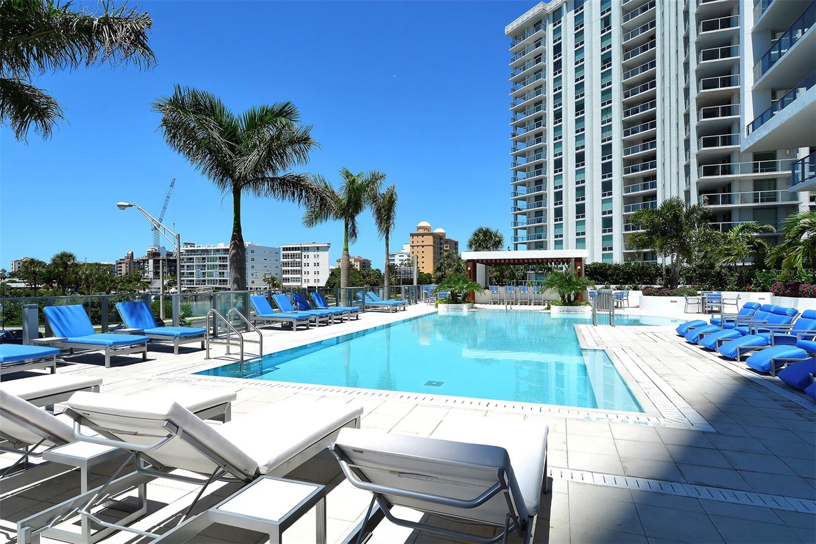 Listing photo id 77 for 1155 Gulfstream Avenue 1201